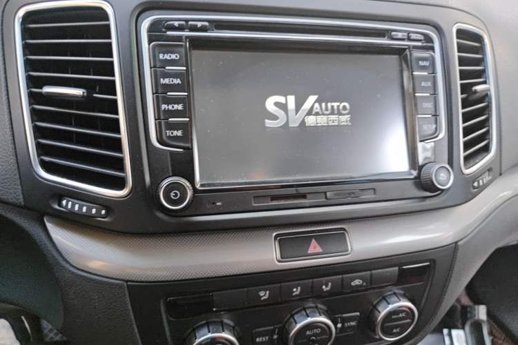 Used Volkswagen Sharan 2014 2.0 TSI Standard Model Audio And AC Panel