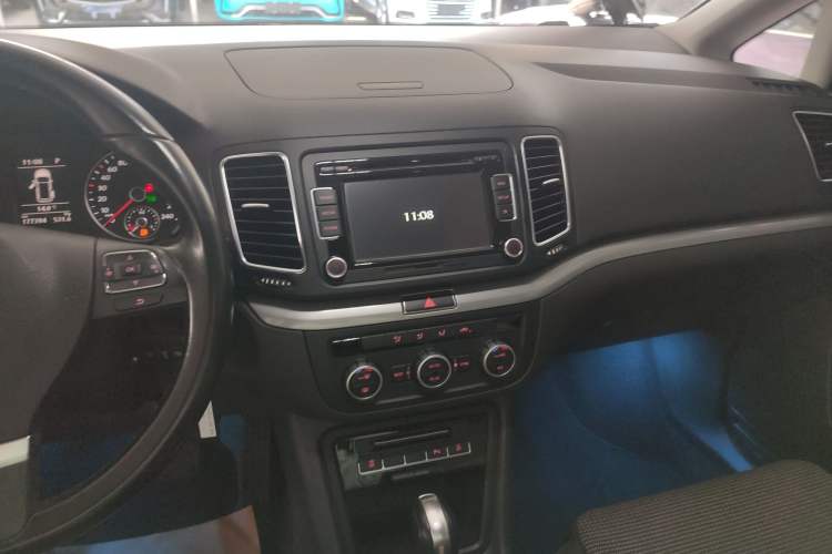 Used Volkswagen Sharan 2014 2.0 TSI Standard Model Audio And AC Panel