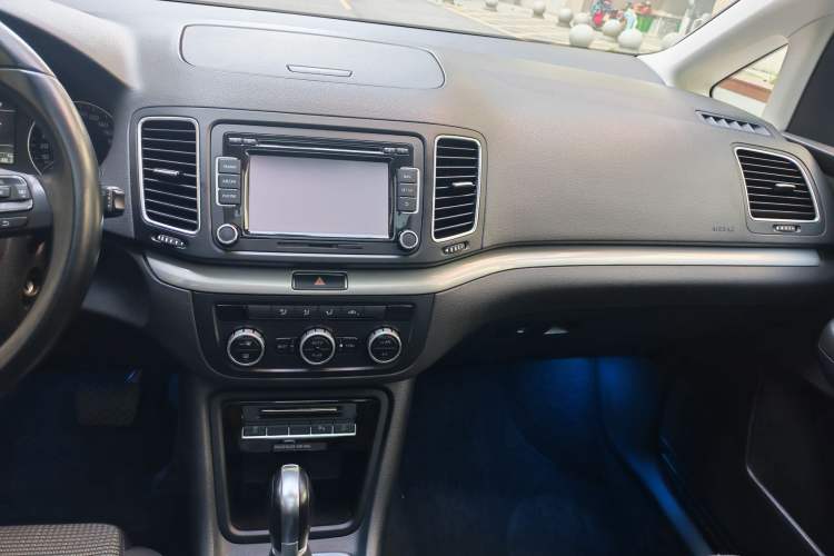 Used Volkswagen Sharan 2014 2.0 TSI Standard Model Audio And AC Panel