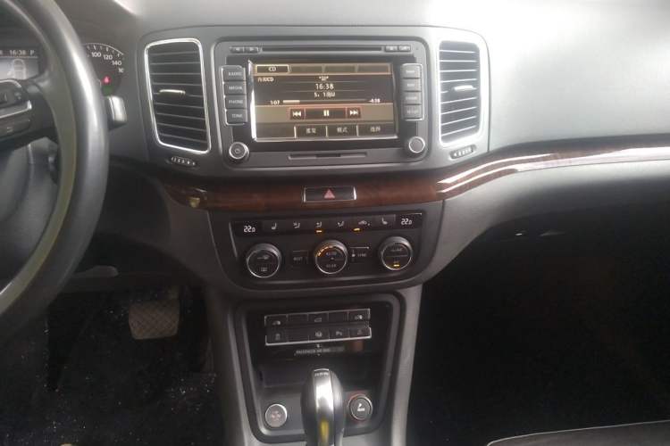 Used Volkswagen Sharan 2014 2.0 TSI Luxury Model Audio And AC Panel
