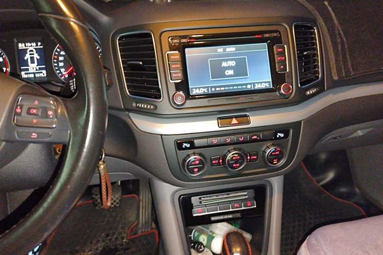 Used Volkswagen Sharan 2014 2.0 TSI Standard Model Audio And AC Panel