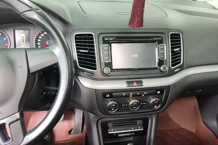 Used Volkswagen Sharan 2014 2.0 TSI Standard Model Audio And AC Panel