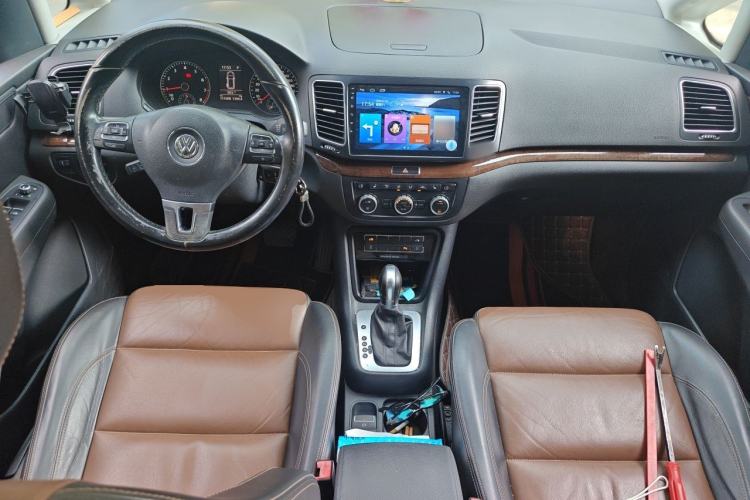 Used Volkswagen Sharan 2014 2.0 TSI Comfort Model Center Console