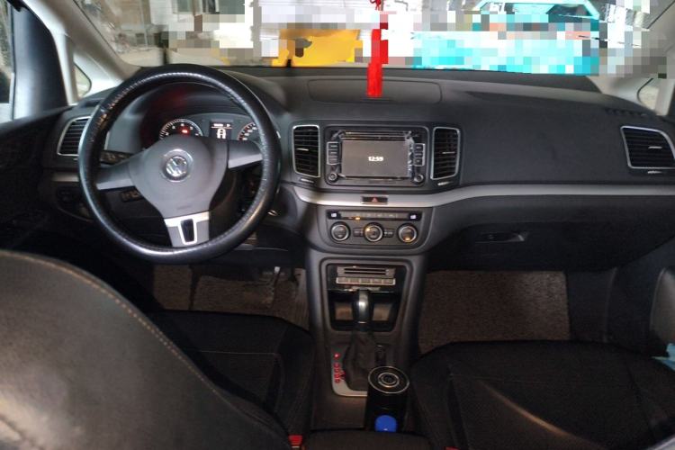 Used Volkswagen Sharan 2014 2.0 TSI Standard Model Center Console