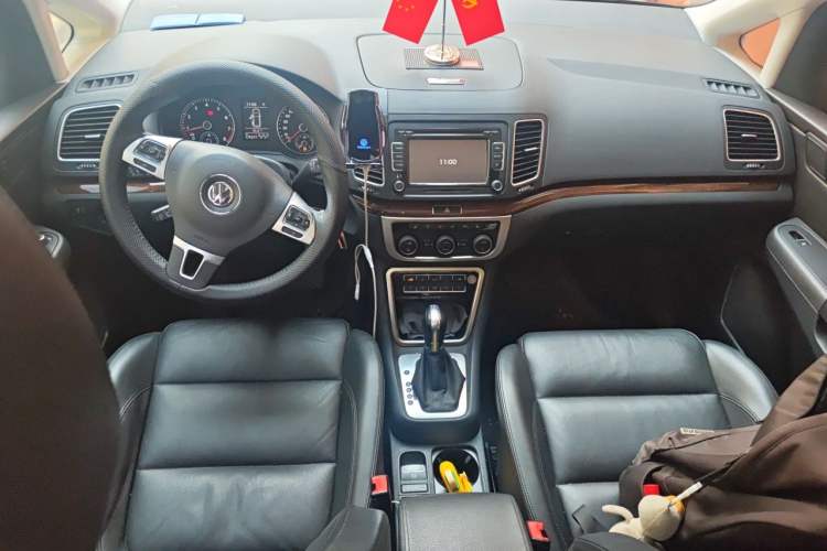 Used Volkswagen Sharan 2014 2.0 TSI Comfort Model Center Console