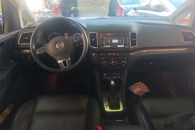 Used Volkswagen Sharan 2014 2.0 TSI Comfort Model Center Console