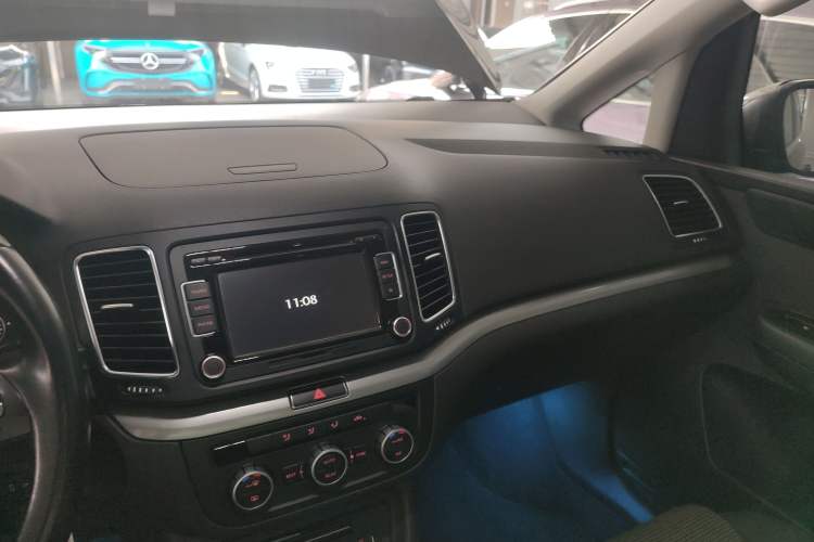 Used Volkswagen Sharan 2014 2.0 TSI Standard Model Center Console
