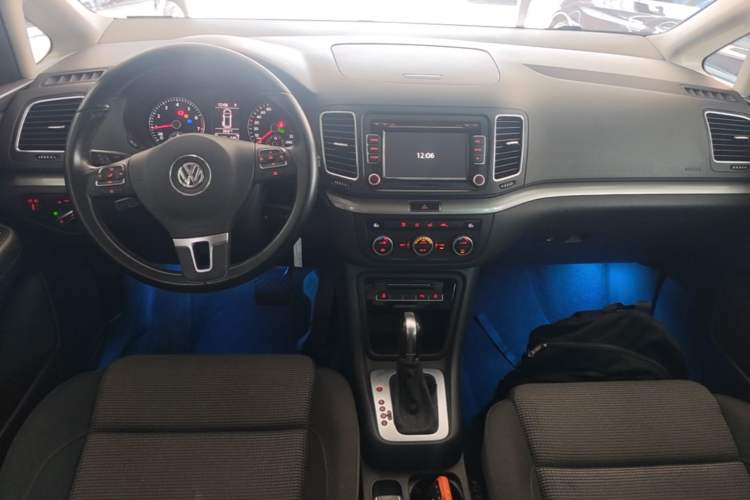 Used Volkswagen Sharan 2014 2.0 TSI Standard Model Center Console