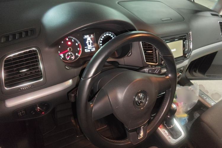 Used Volkswagen Sharan 2014 2.0 TSI Standard Model Center Console