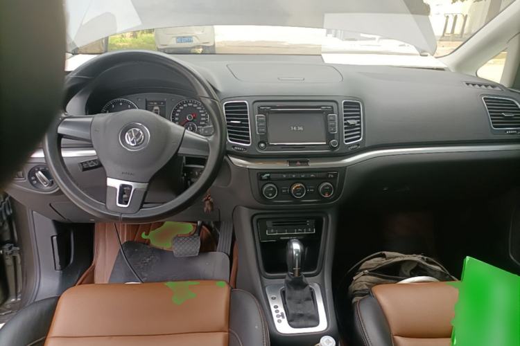 Used Volkswagen Sharan 2014 2.0 TSI Standard Model Center Console