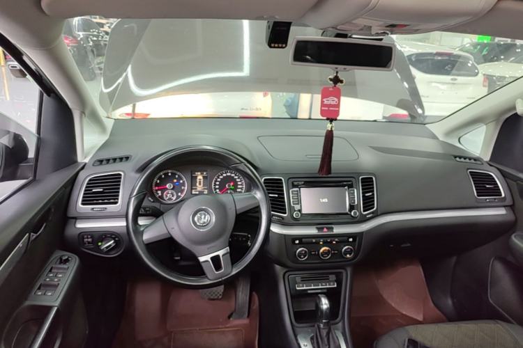 Used Volkswagen Sharan 2014 2.0 TSI Standard Model Center Console