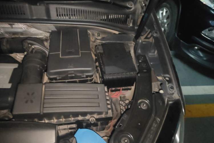 Used Volkswagen Sharan 2014 2.0 TSI Standard Model Engine Bay Left