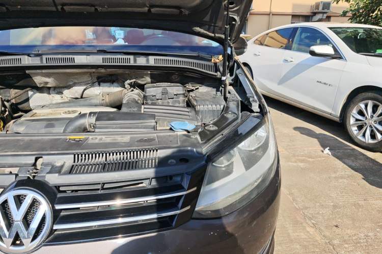 Used Volkswagen Sharan 2014 2.0 TSI Standard Model Engine Bay Left