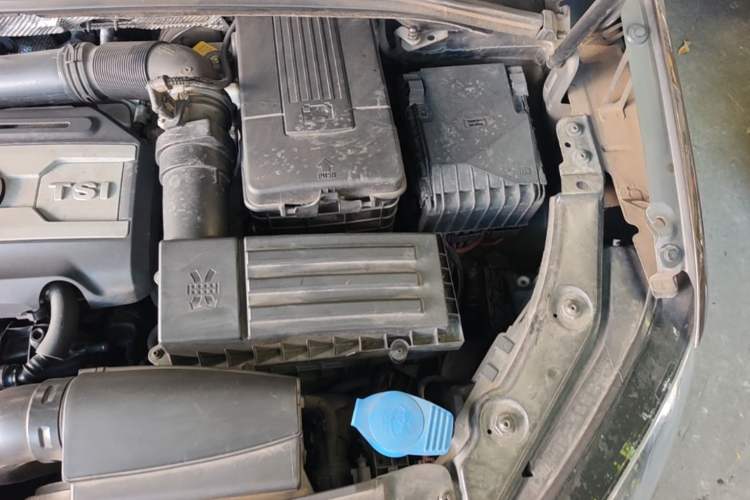 Used Volkswagen Sharan 2014 2.0 TSI Comfort Model Engine Bay Left