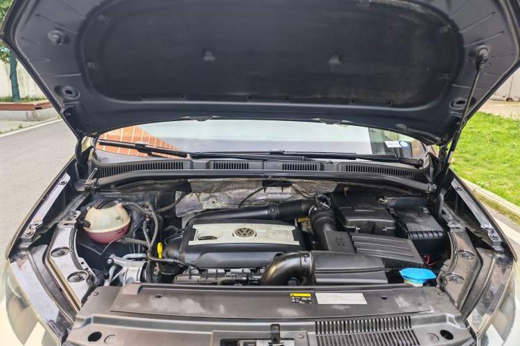 Used Volkswagen Sharan 2014 2.0 TSI Standard Model Engine Bay