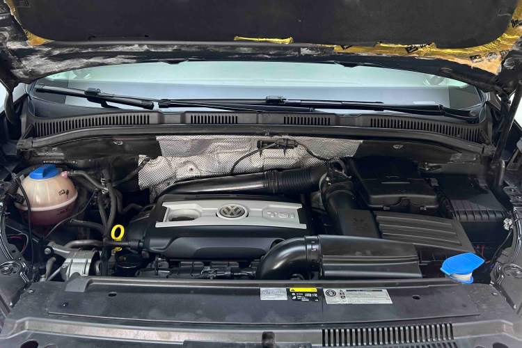 Used Volkswagen Sharan 2014 2.0 TSI Standard Model Engine Bay