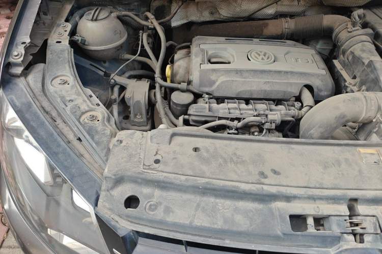 Used Volkswagen Sharan 2014 2.0 TSI Comfort Model Engine Bay Right