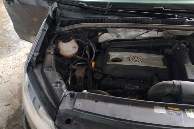 Used Volkswagen Sharan 2014 2.0 TSI Standard Model Engine Bay Right