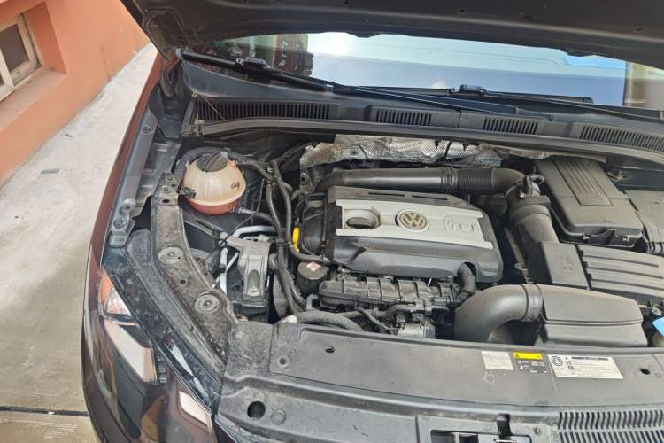 Used Volkswagen Sharan 2014 2.0 TSI Comfort Model Engine Bay Right