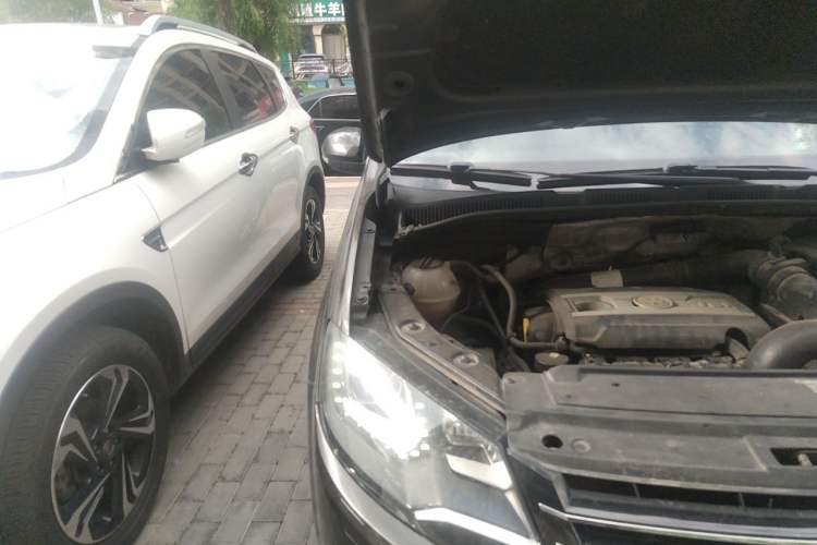 Used Volkswagen Sharan 2014 2.0 TSI Luxury Model Engine Bay Right