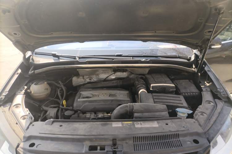 Used Volkswagen Sharan 2014 2.0 TSI Standard Model Engine Bay
