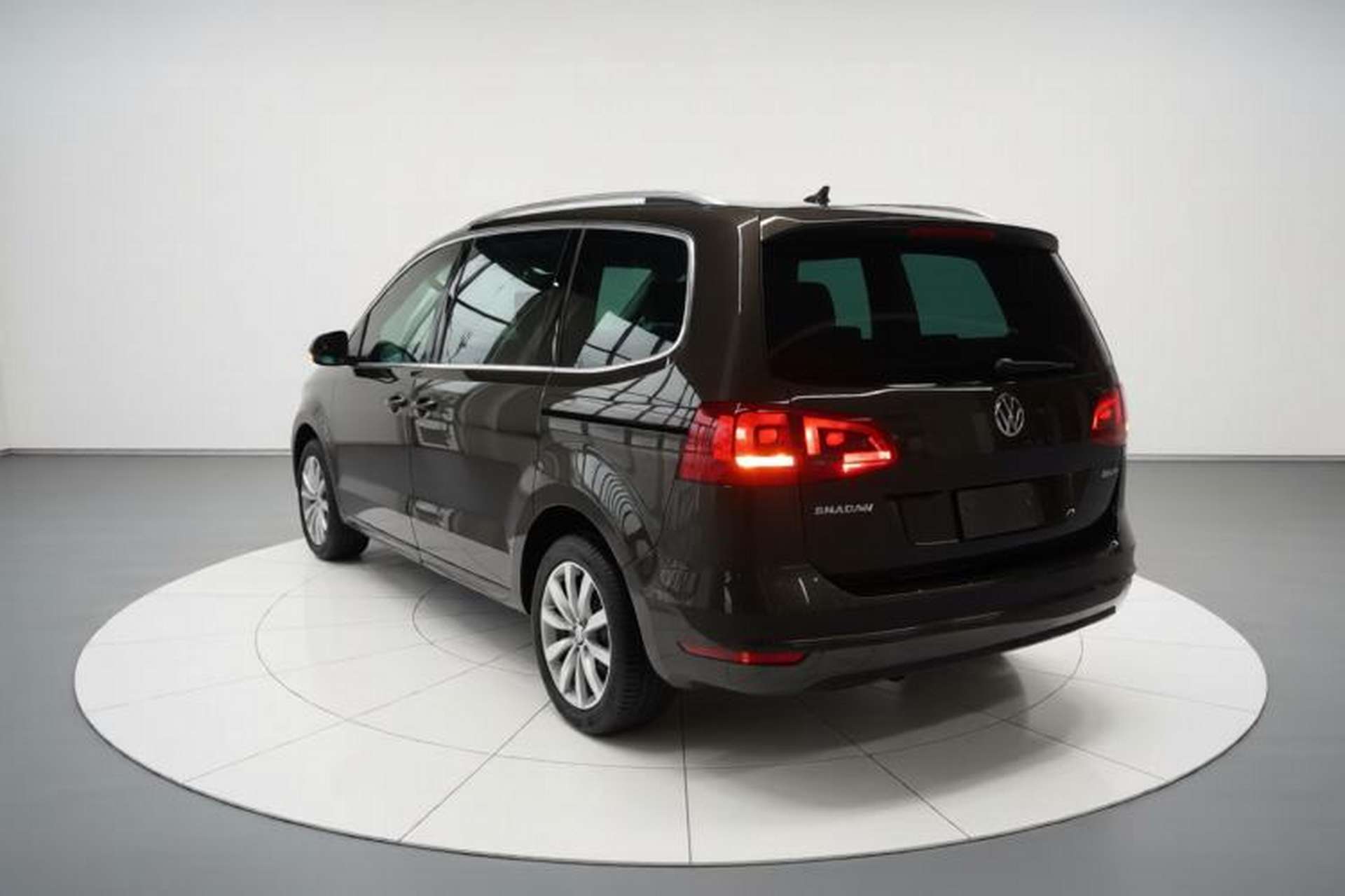 Used Volkswagen Sharan 2014 2.0 TSI Comfort Model Exterior 2