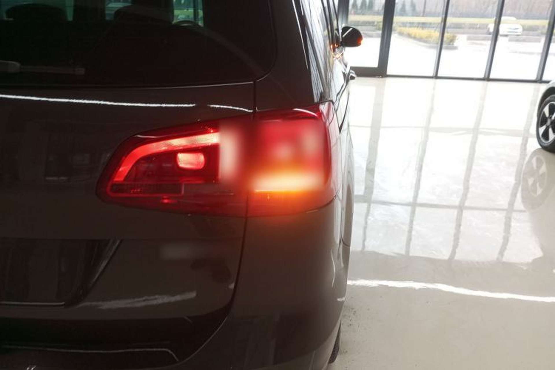 Used Volkswagen Sharan 2014 2.0 TSI Comfort Model Exterior 3