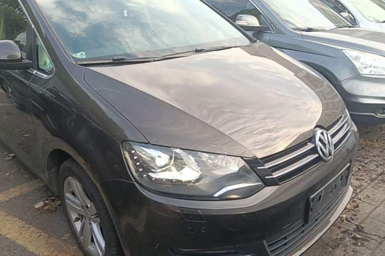 Used Volkswagen Sharan 2014 2.0 TSI Comfort Model Front Right 45 Deg