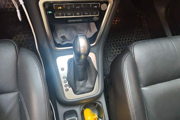 Used Volkswagen Sharan 2014 2.0 TSI Comfort Model Gear Lever