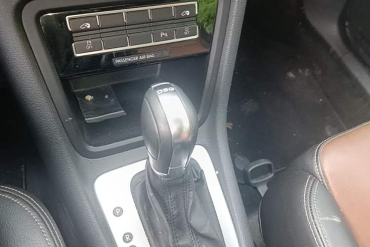 Used Volkswagen Sharan 2014 2.0 TSI Comfort Model Gear Lever