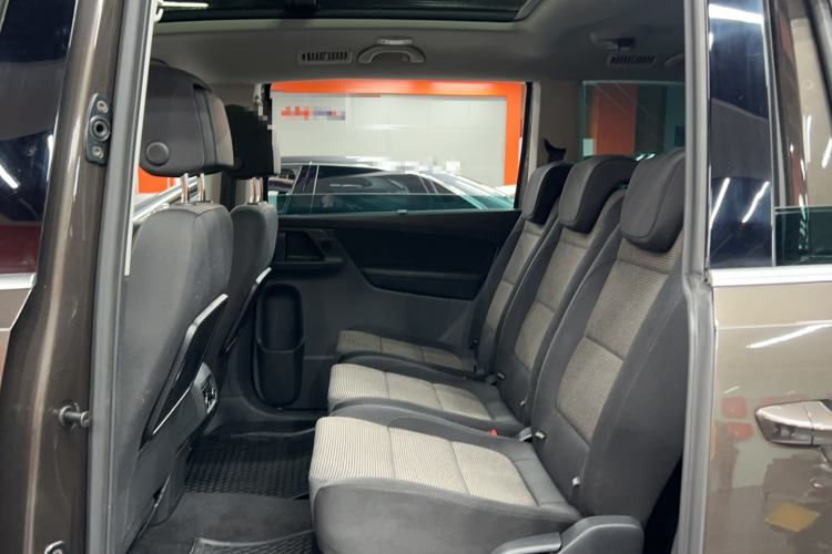 Used Volkswagen Sharan 2014 2.0 TSI Standard Model Interior 2