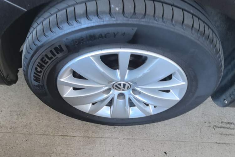 Used Volkswagen Sharan 2014 2.0 TSI Standard Model Left Front Wheel Hub
