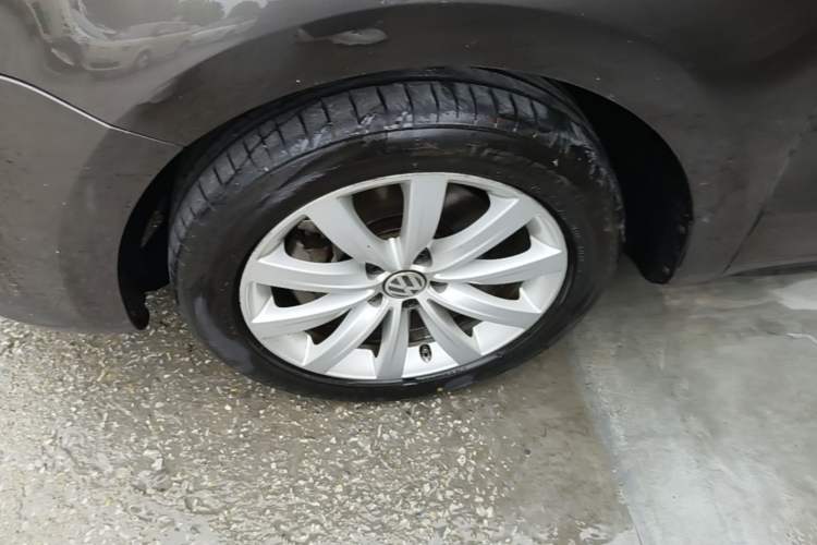 Used Volkswagen Sharan 2014 2.0 TSI Luxury Model Left Front Wheel Hub