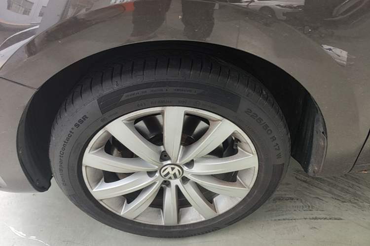 Used Volkswagen Sharan 2014 2.0 TSI Luxury Model Left Front Wheel Hub