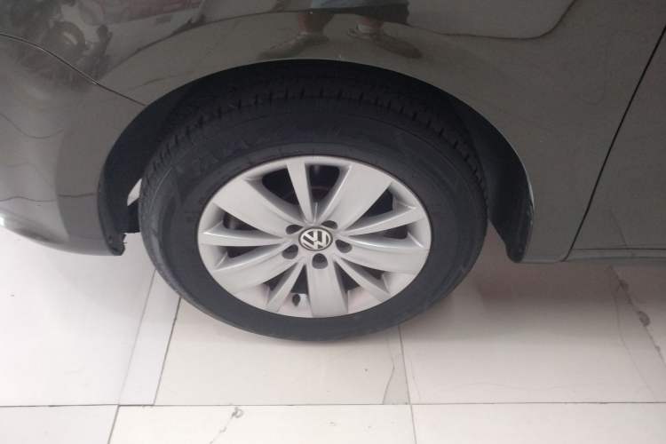 Used Volkswagen Sharan 2014 2.0 TSI Standard Model Left Front Wheel Hub