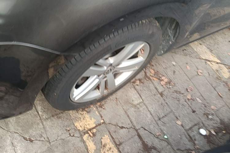 Used Volkswagen Sharan 2014 2.0 TSI Comfort Model Left Front Wheel Hub