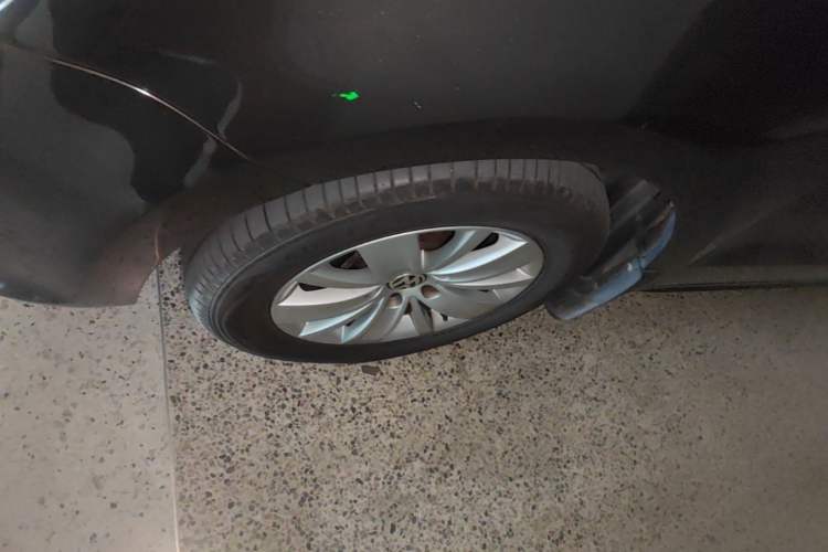 Used Volkswagen Sharan 2014 2.0 TSI Standard Model Left Front Wheel Hub