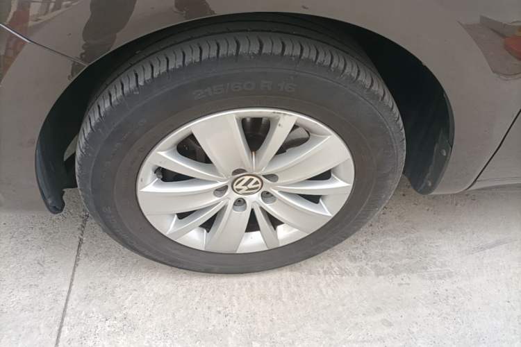 Used Volkswagen Sharan 2014 2.0 TSI Standard Model Left Front Wheel Hub