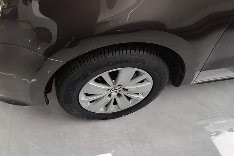 Used Volkswagen Sharan 2014 2.0 TSI Standard Model Left Front Wheel Hub