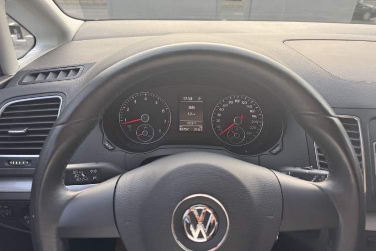 Used Volkswagen Sharan 2014 2.0 TSI Standard Model Odometer Close Up