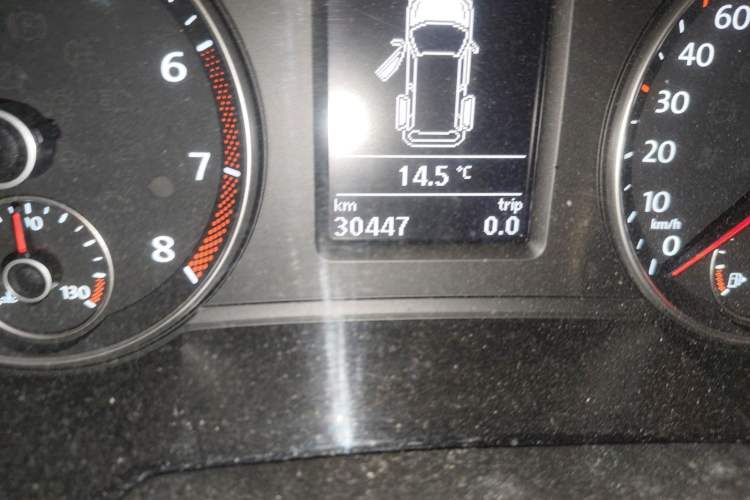 Used Volkswagen Sharan 2014 2.0 TSI Standard Model Odometer Close Up