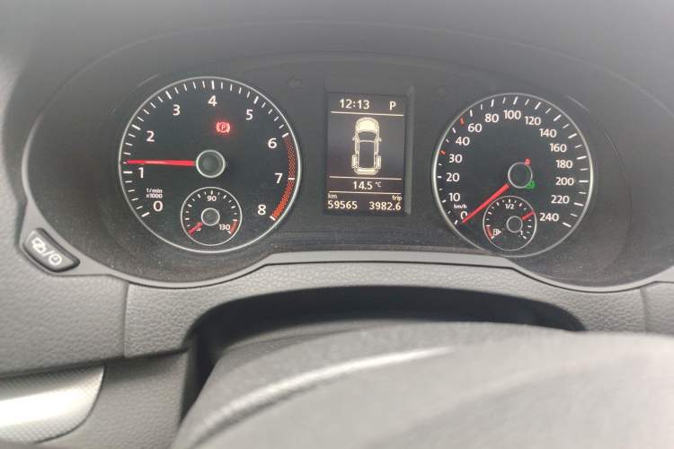 Used Volkswagen Sharan 2014 2.0 TSI Standard Model Odometer Close Up