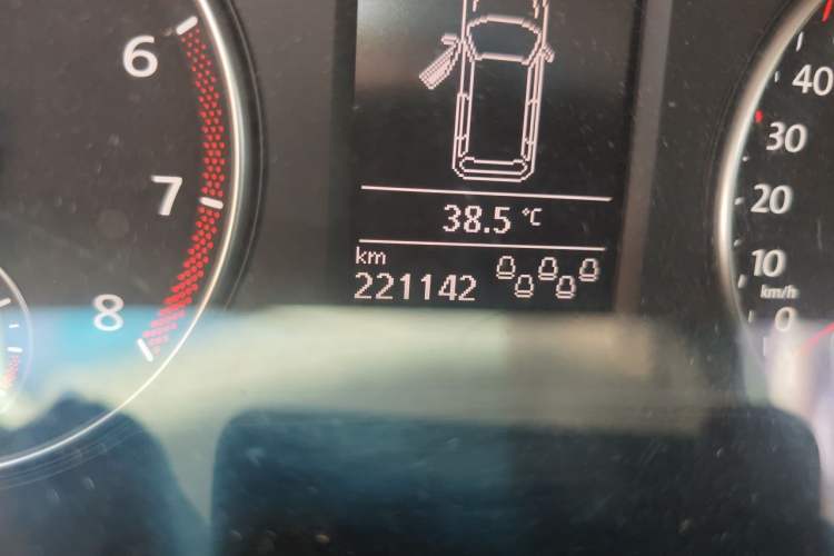 Used Volkswagen Sharan 2014 2.0 TSI Standard Model Odometer Close Up