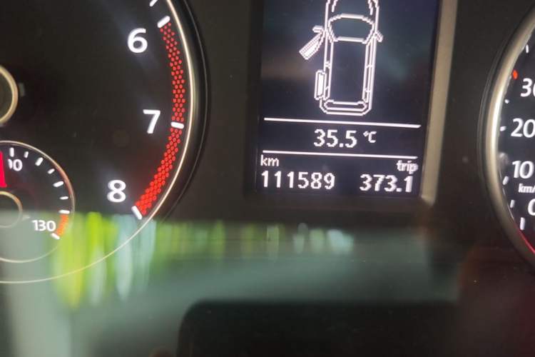 Used Volkswagen Sharan 2014 2.0 TSI Comfort Model Odometer Close Up