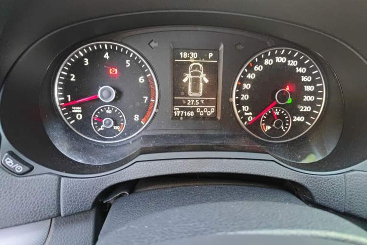 Used Volkswagen Sharan 2014 2.0 TSI Standard Model Odometer Close Up