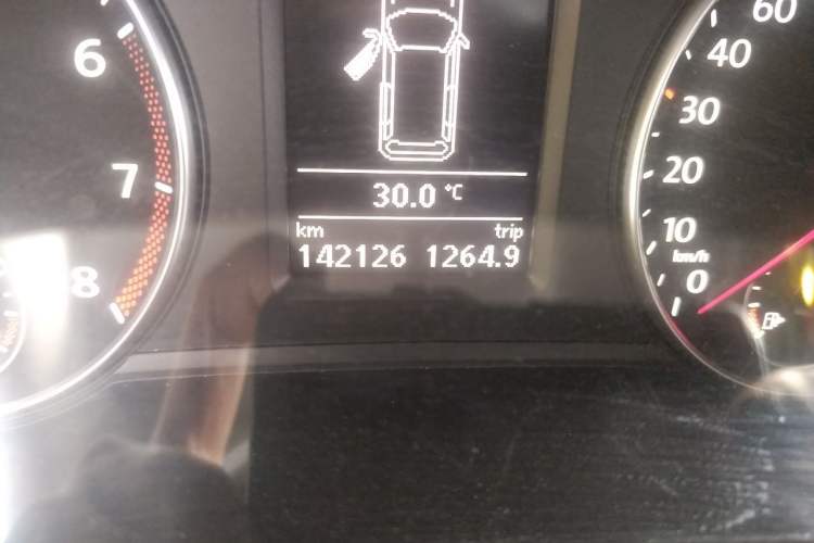 Used Volkswagen Sharan 2014 2.0 TSI Luxury Model Odometer Close Up