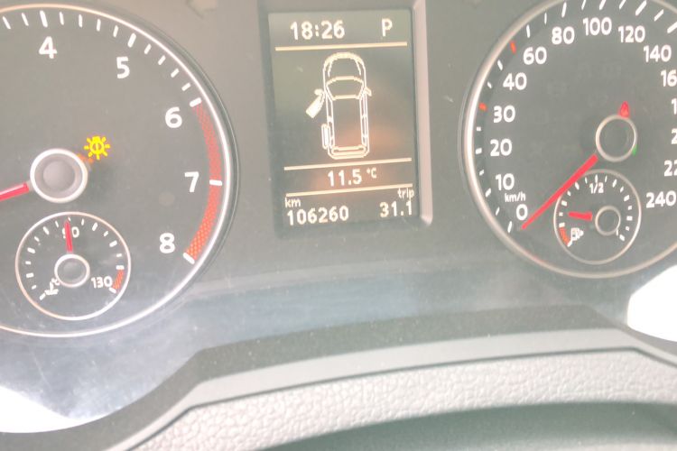 Used Volkswagen Sharan 2014 2.0 TSI Standard Model Odometer Close Up