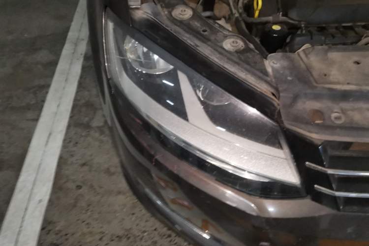 Used Volkswagen Sharan 2014 2.0 TSI Standard Model Right Front Headlight
