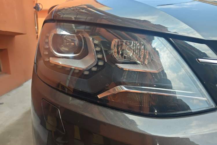 Used Volkswagen Sharan 2014 2.0 TSI Comfort Model Right Front Headlight