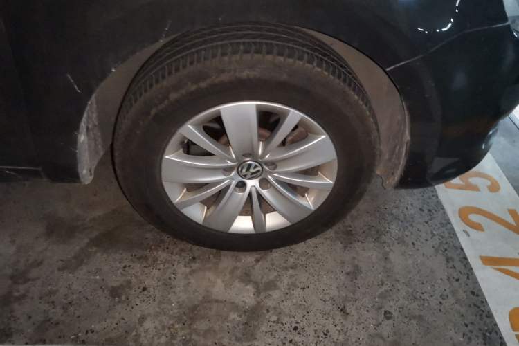 Used Volkswagen Sharan 2014 2.0 TSI Standard Model Right Front Wheel Hub